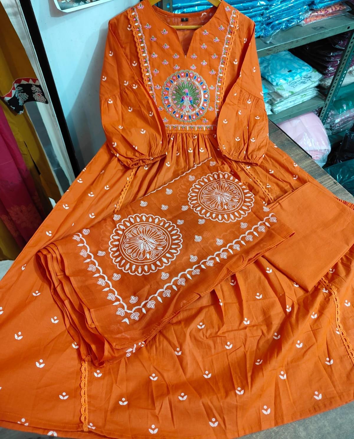 Image of New anarkali kurta set with Cotton Pant & Malmal Dupatta with tier pattern...

Women's Embroidered& pitten work printed Cotton kurta & pant with malmal dupatta set