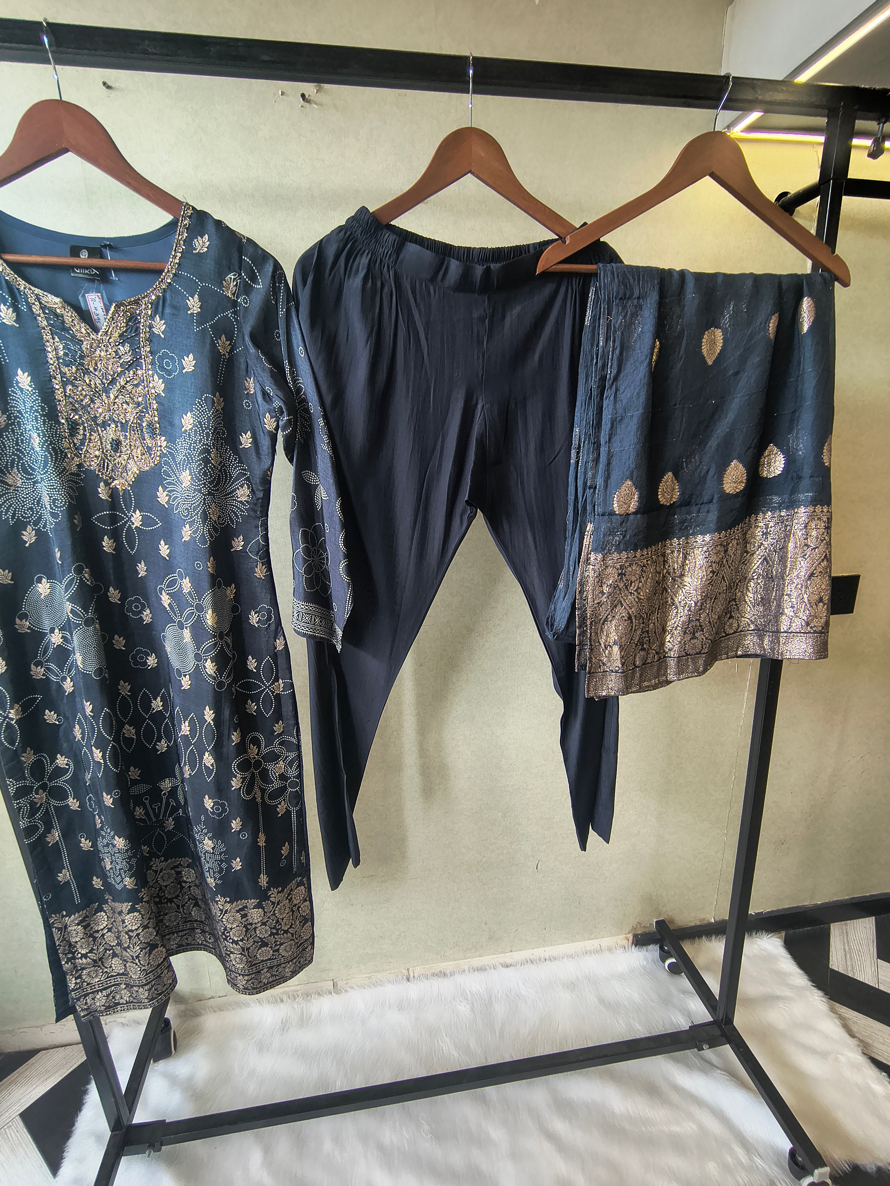 Image of Premium Midnight Blue Zari Printed Kurta Set with Banarasi Dupatta