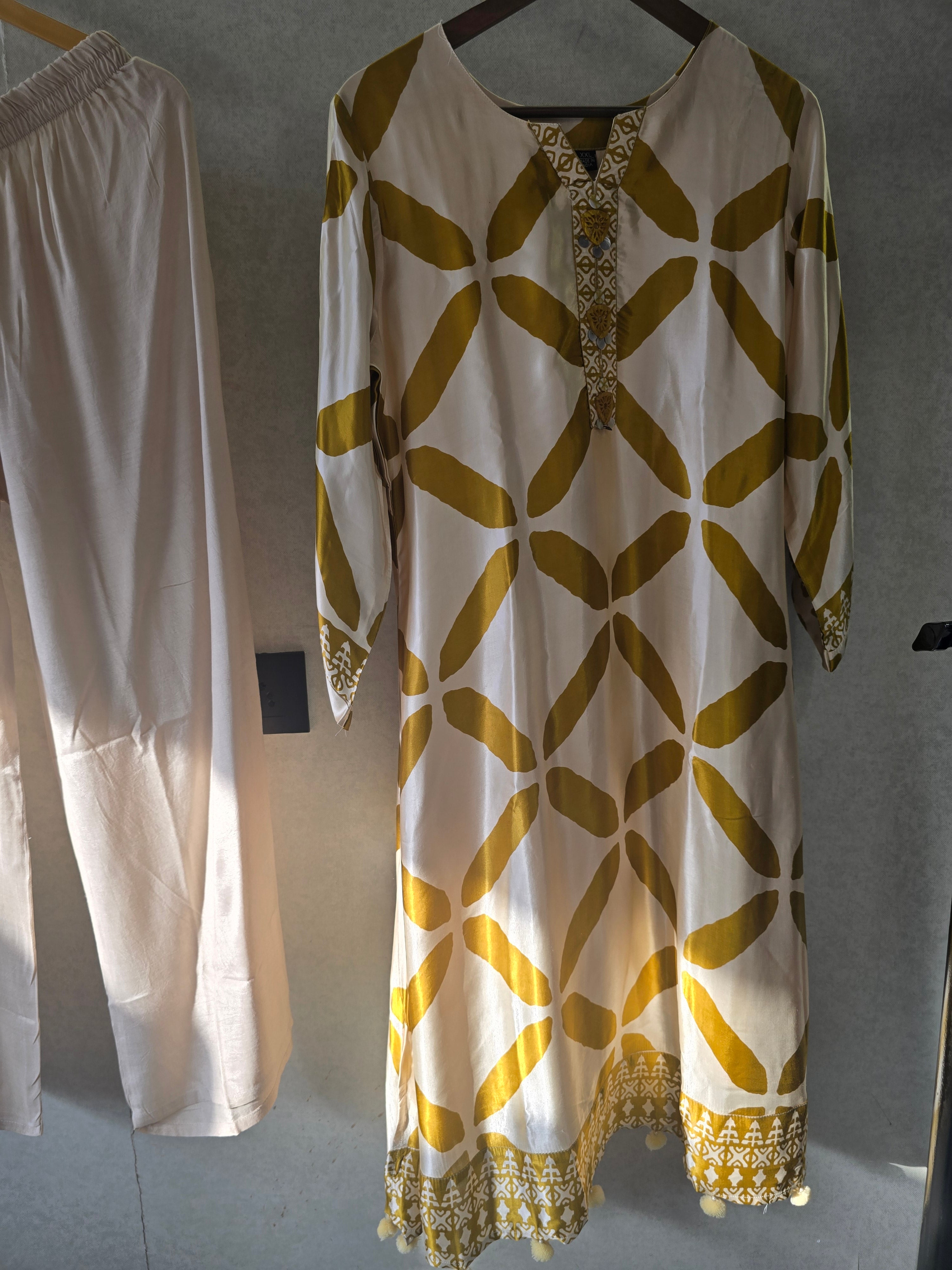 Image of Mustard Geometric Print Kurta Pant Set