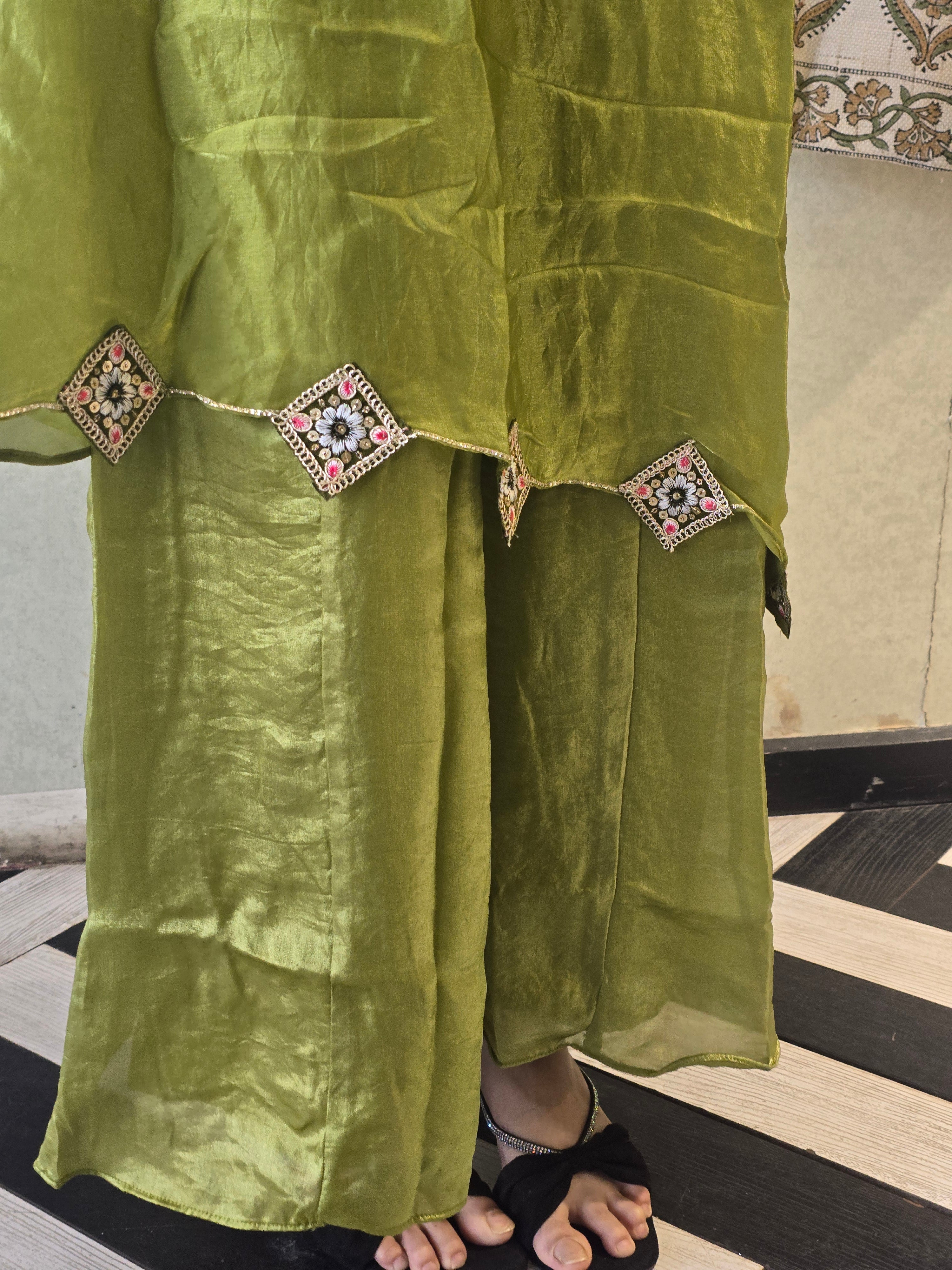 Image of Pure Tissue Embroidery Set 3 Piece ( Sleeves Attached)