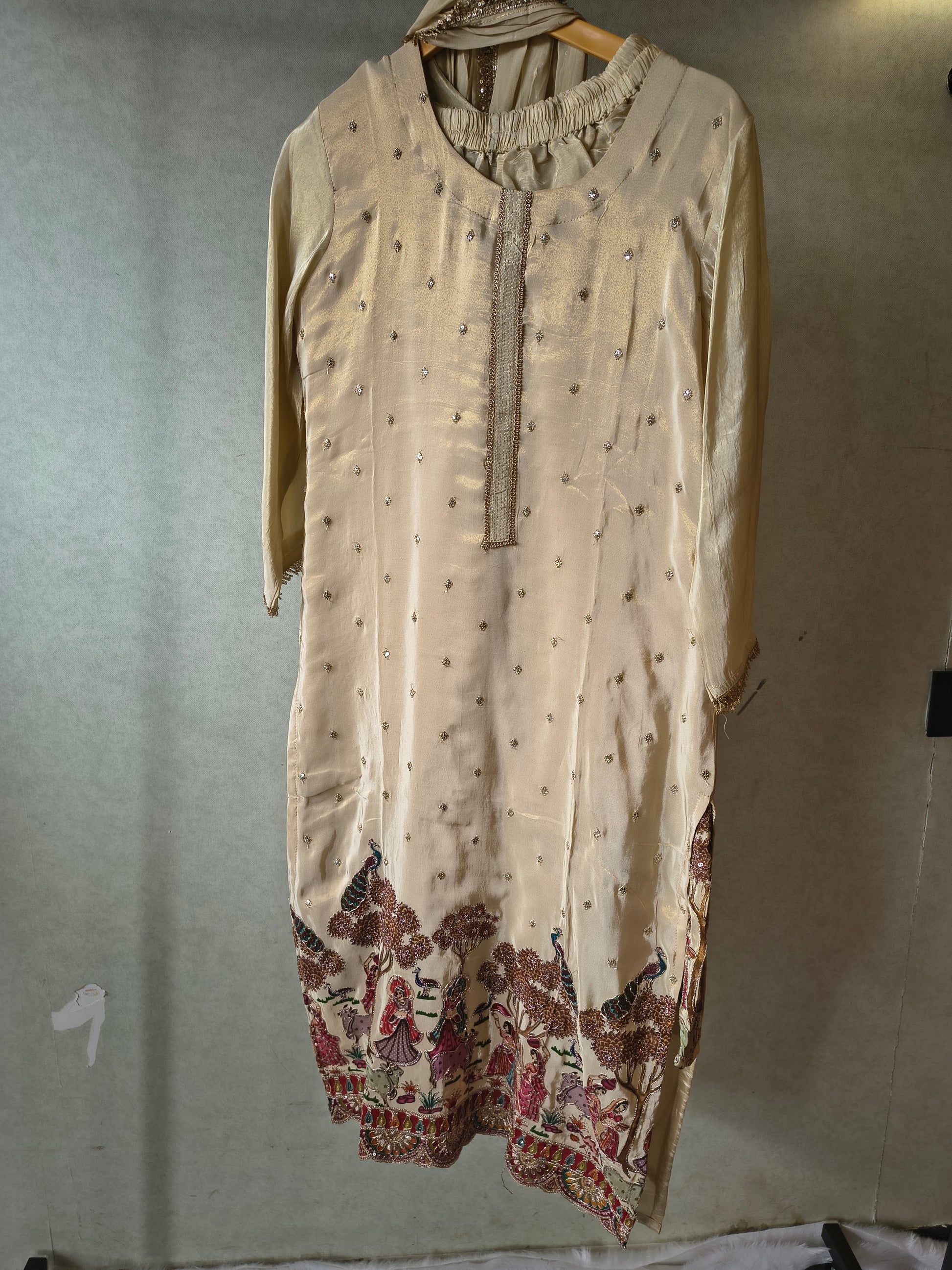 Ivory Silk Blend Printed Kurta Set with Scenic Border Print & Embellished Dupatta – Premium 3 Piece Ethnic Ensemble