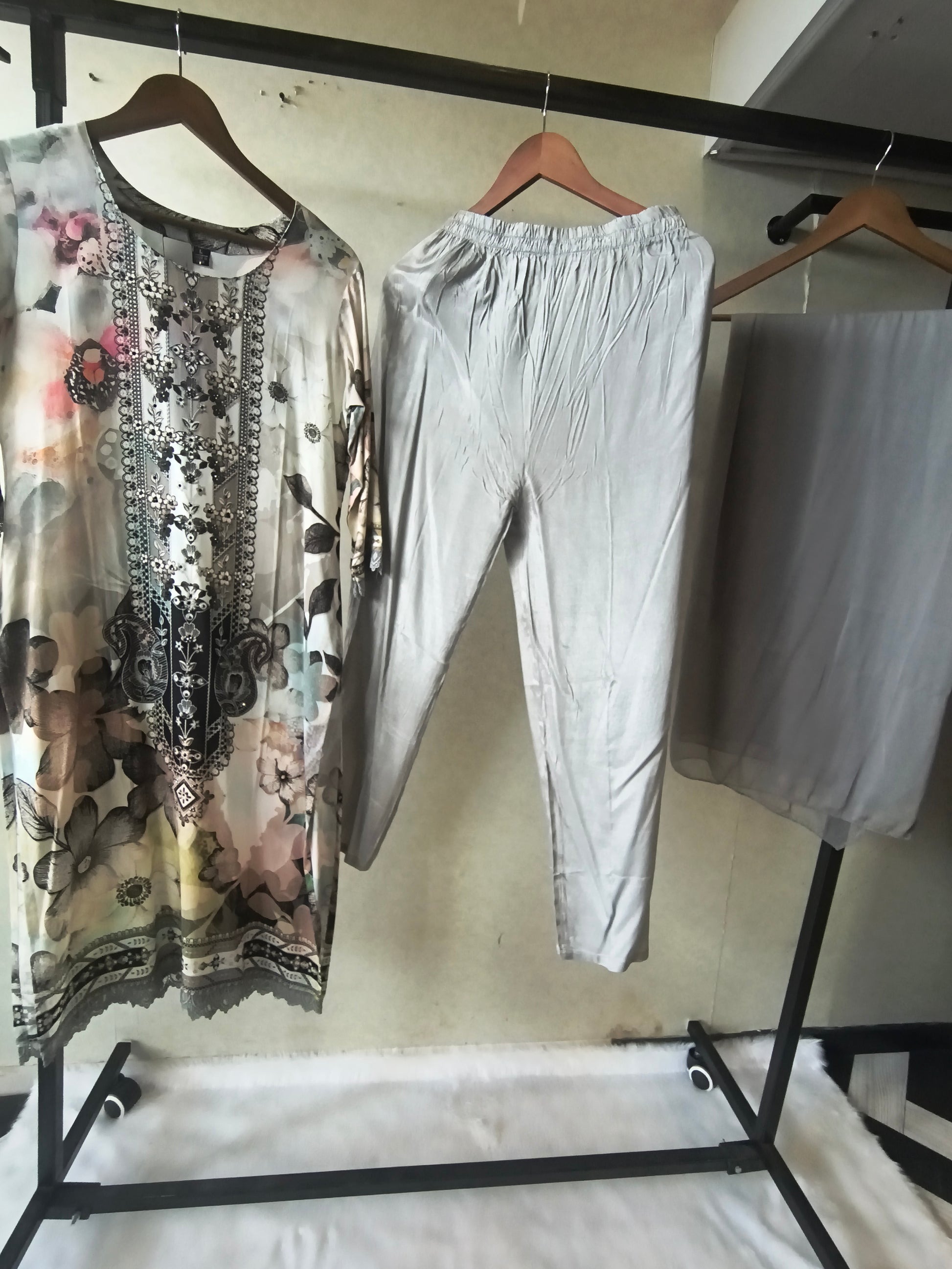 Premium Grey Floral Printed Kurta Set with Solid Pants & Chiffon Dupatta