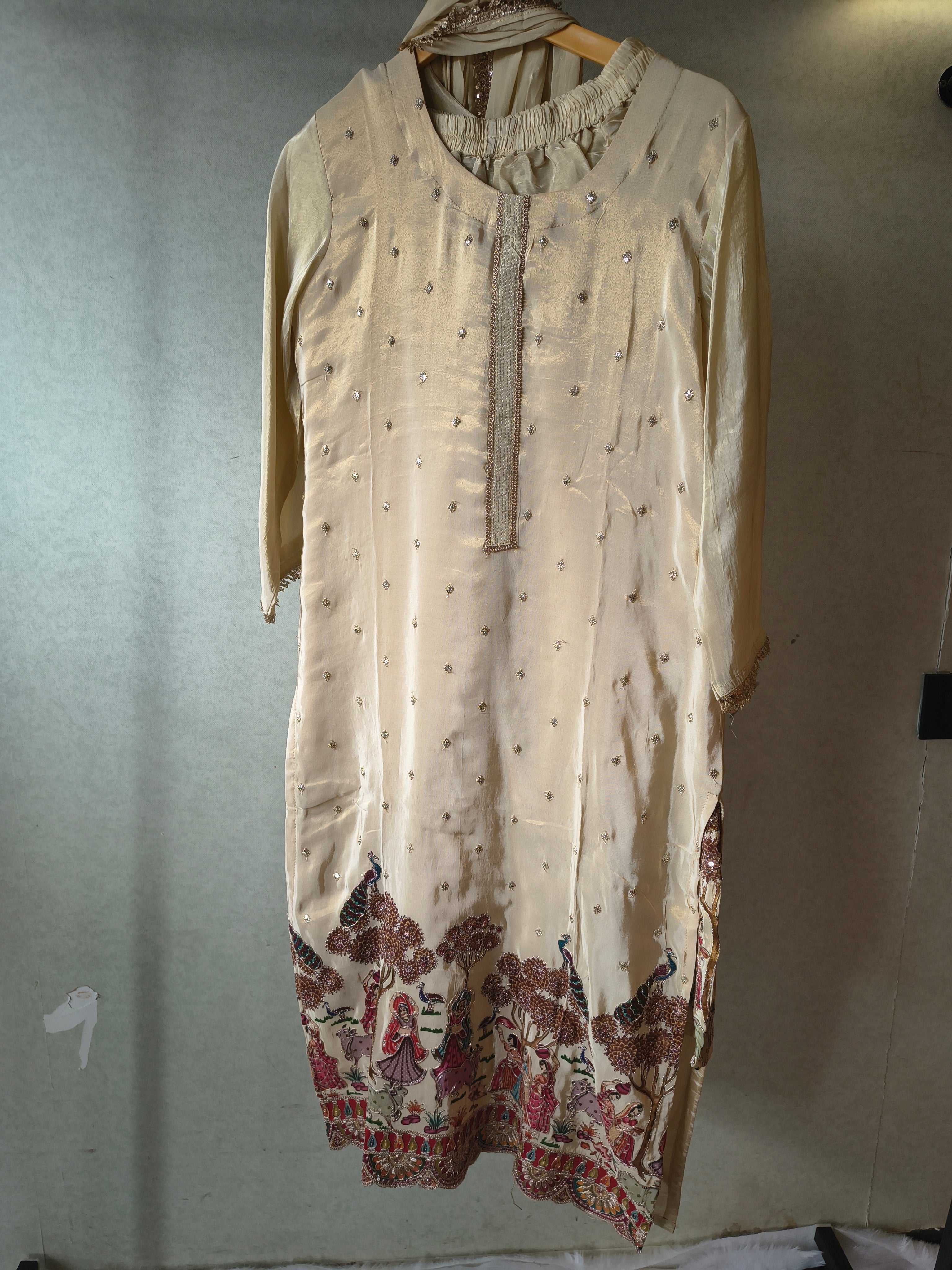 Image of Ivory Silk Blend Printed Kurta Set with Scenic Border Print & Embellished Dupatta – Premium 3 Piece Ethnic Ensemble