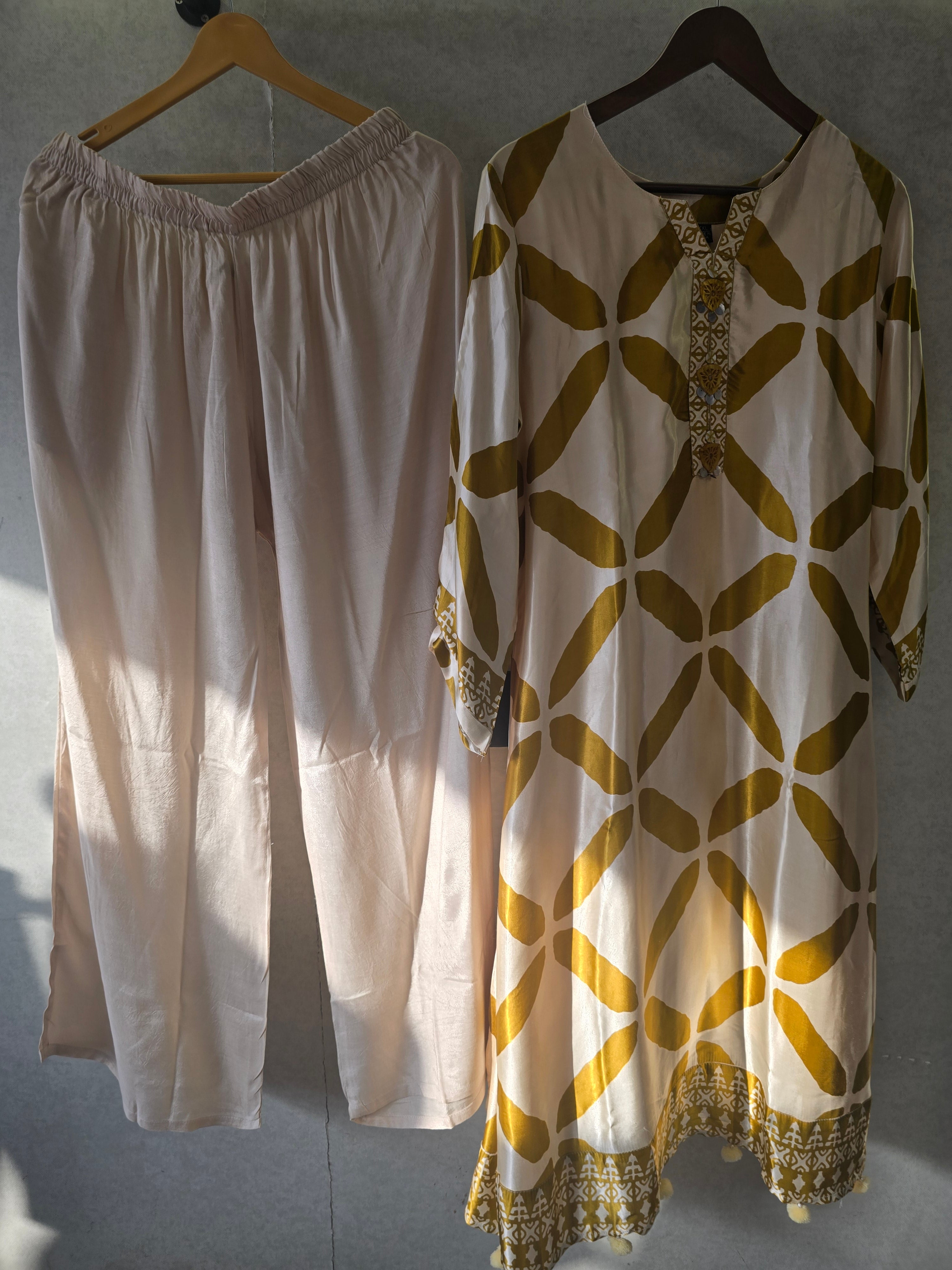Image of Mustard Geometric Print Kurta Pant Set