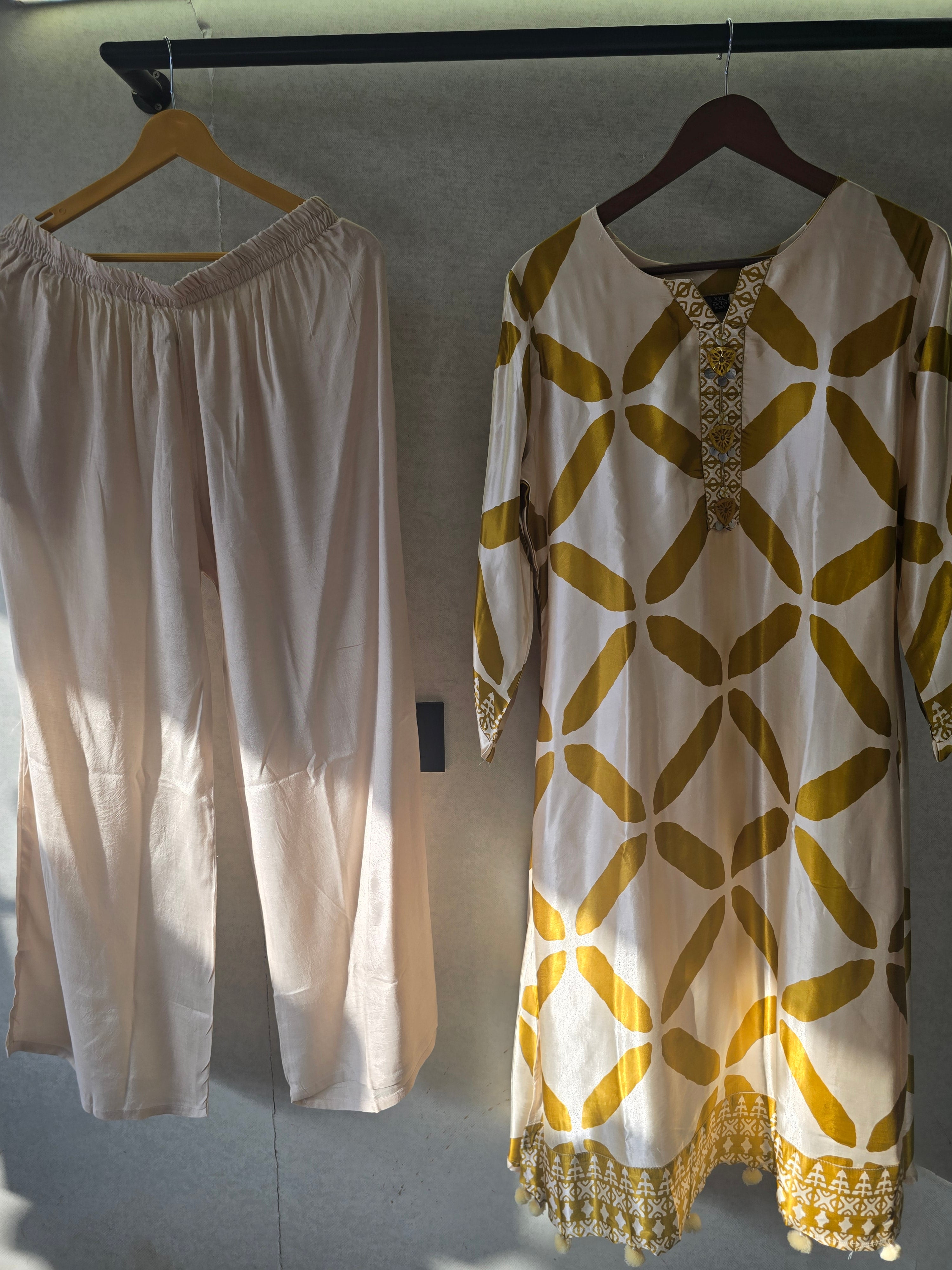 Image of Mustard Geometric Print Kurta Pant Set