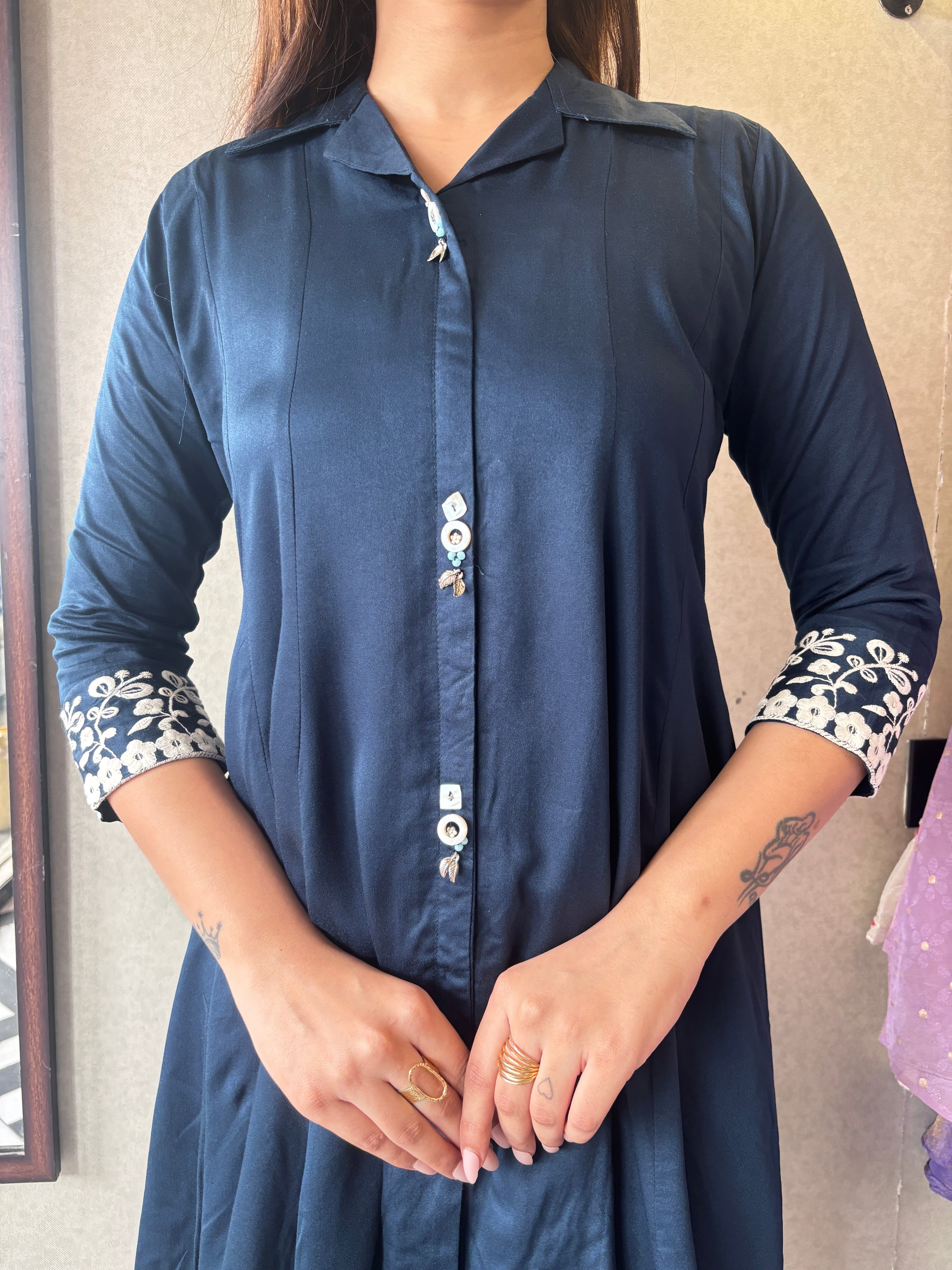 Image of Pure Gaji Silk with Crepe Fabric Coord Set ( Thread Work )