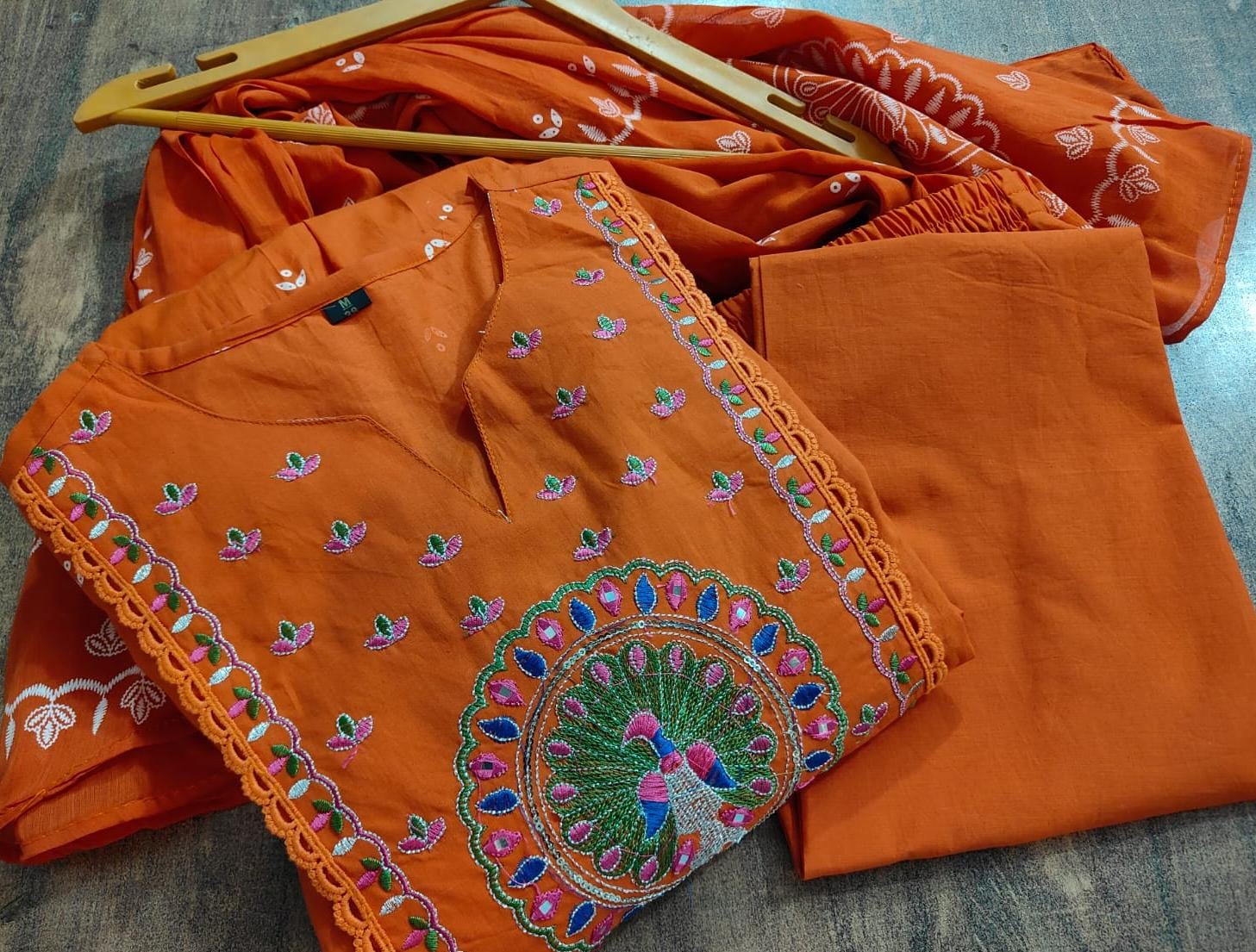 New anarkali kurta set with Cotton Pant & Malmal Dupatta with tier pattern...

Women's Embroidered& pitten work printed Cotton kurta & pant with malmal dupatta set