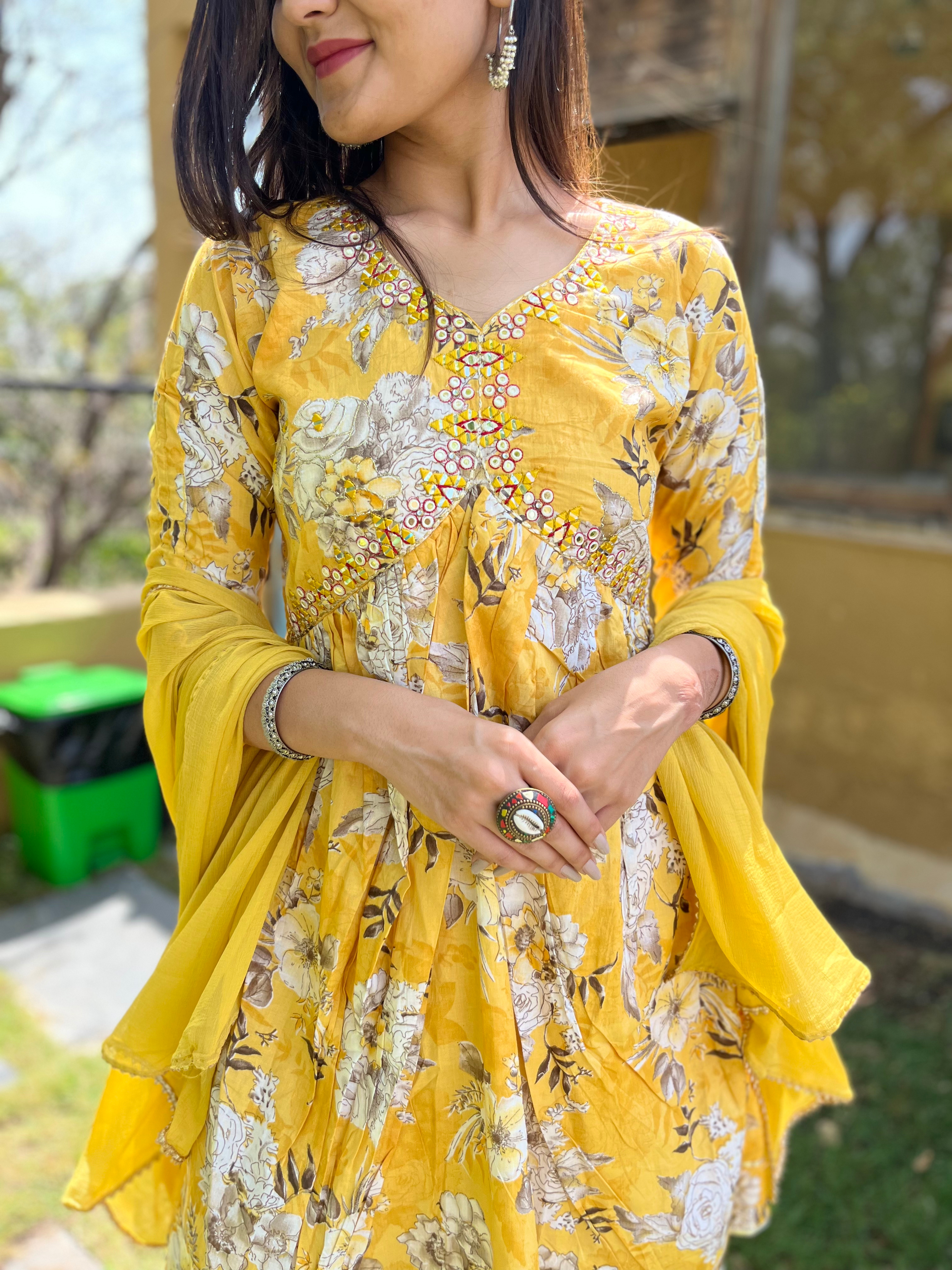 Image of Mul Cotton Alia Cut Sharara Set with Nazlin Dupatta- 3 Piece