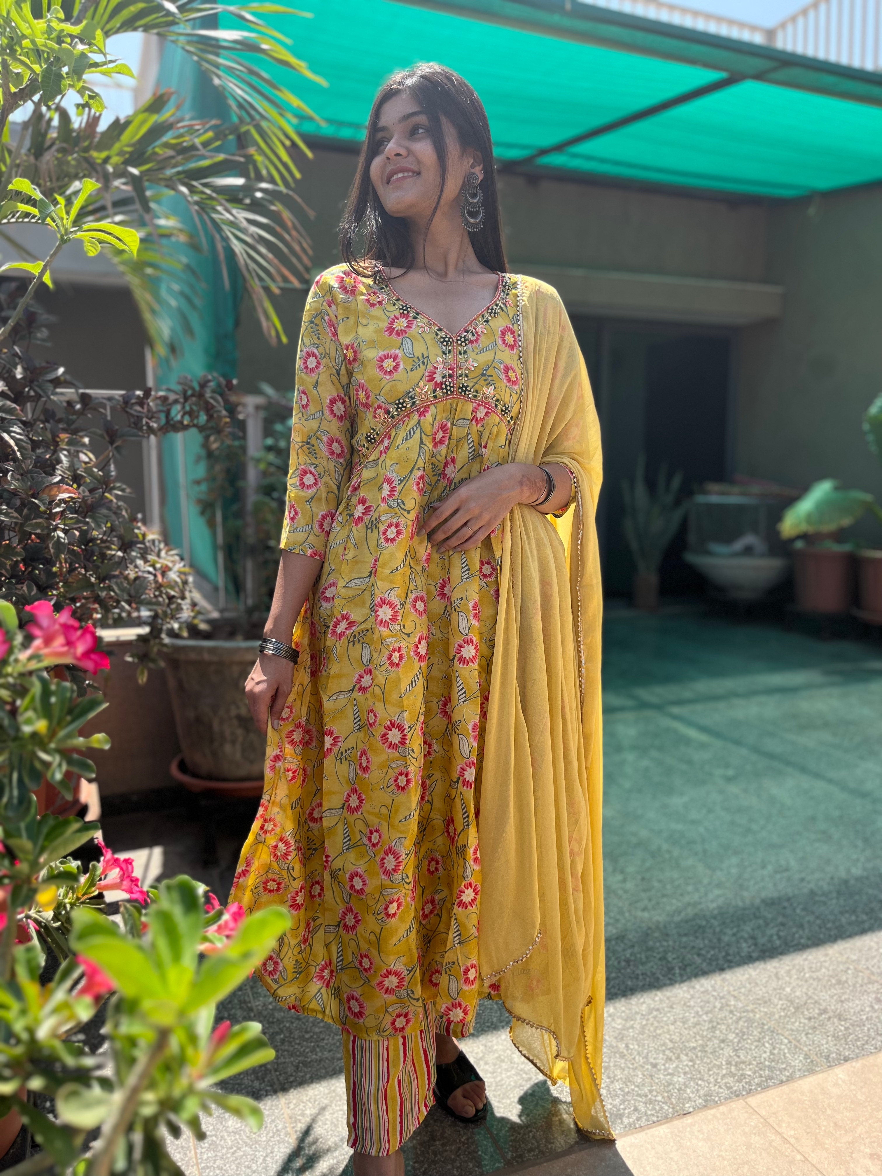 Image of Flower Pattern Alia Cut- 3 Piece Set