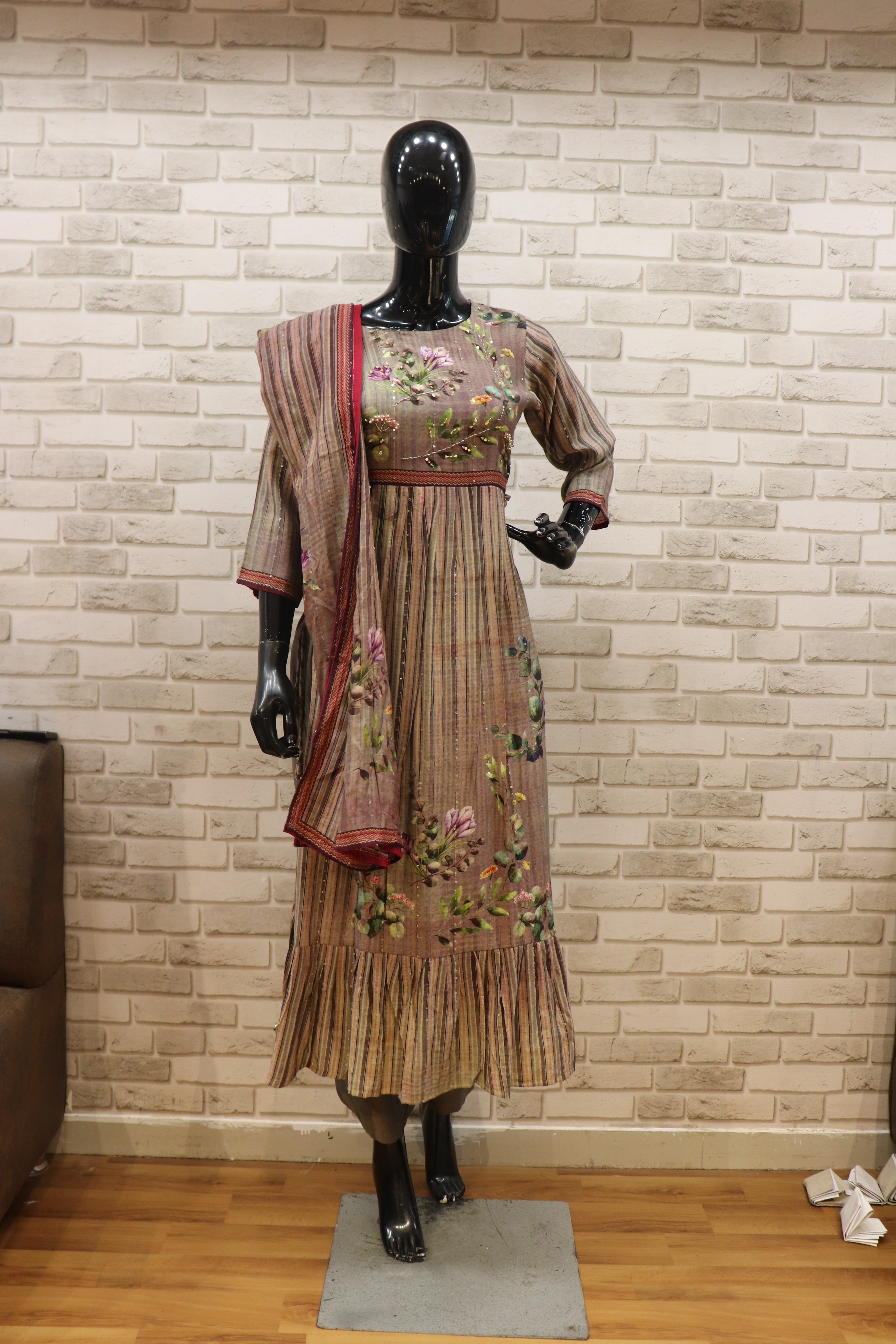 Image of Muslin 3 Piece Towny Kurti Set- Naira Cut